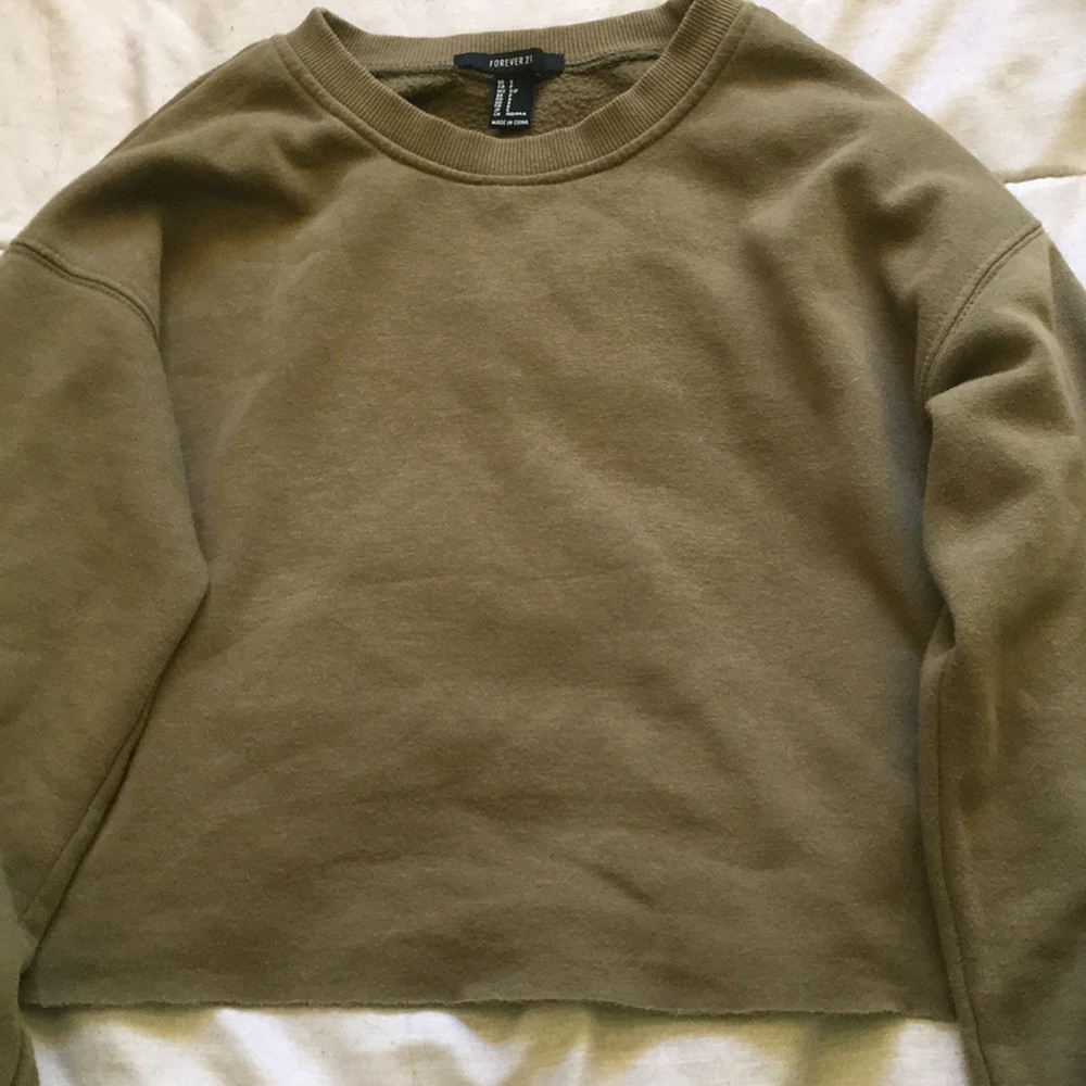 green long sleeve crop top